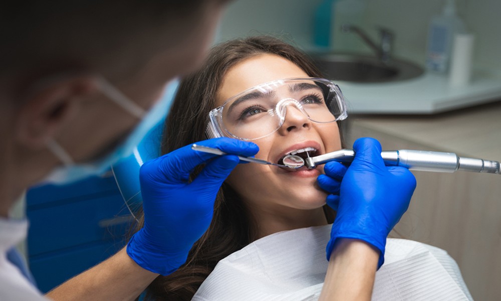 Polishing for Health: How Professional Teeth Stain Removal Supports the Reversal of Early Gingivitis